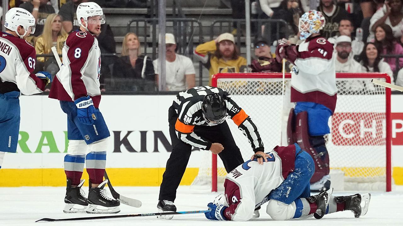 MacKinnon sustains injury in Game 3