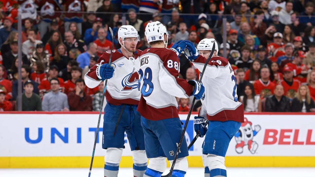 Avalanche defeat Blackhawks, become 1st team to clinch playoff berth | NHL.com